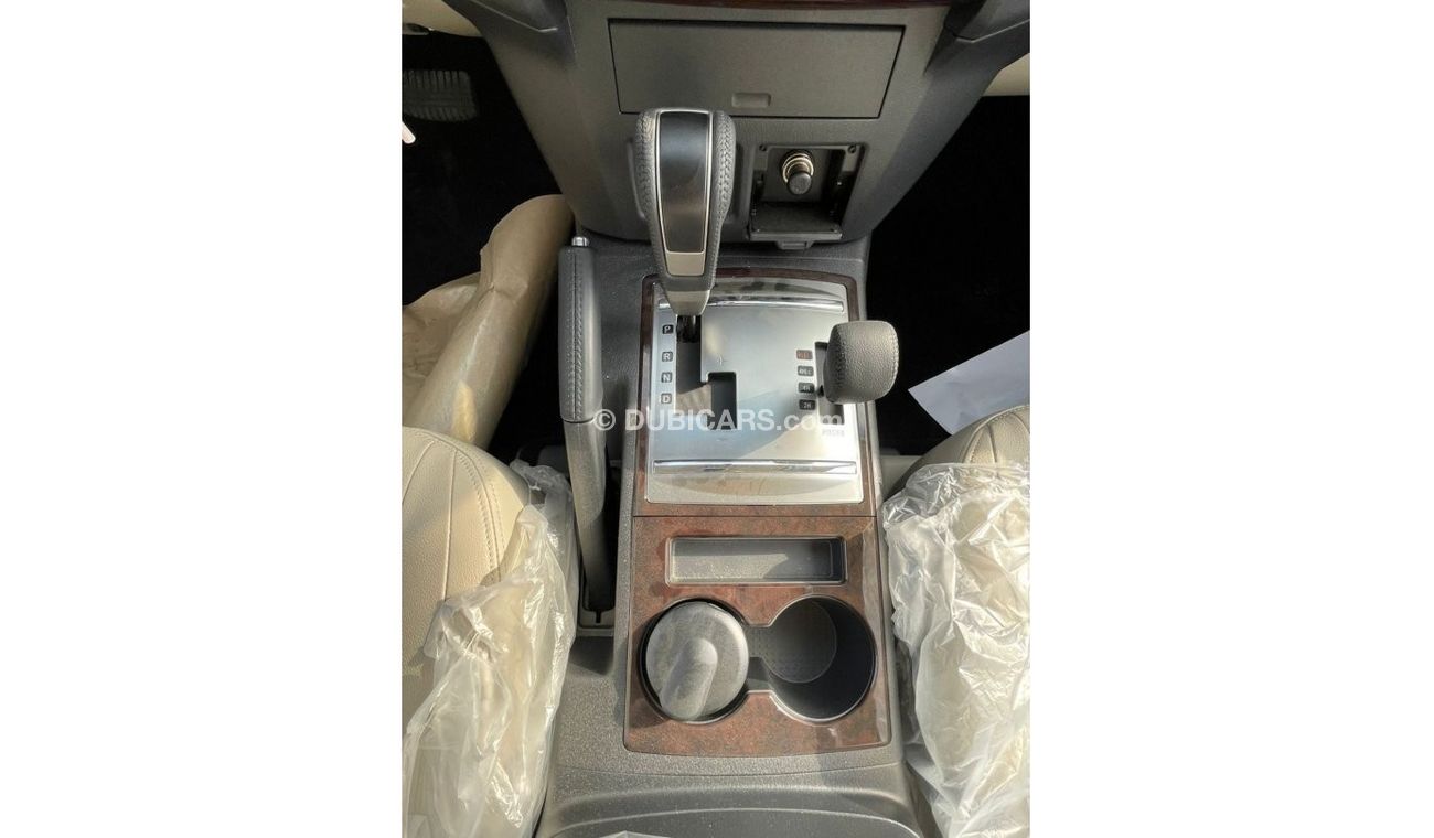 ميتسوبيشي باجيرو ميتسوبيشي باجيرو 3.8 لتر بنزين موديل 2020 لون ابيض للتصدير فقط