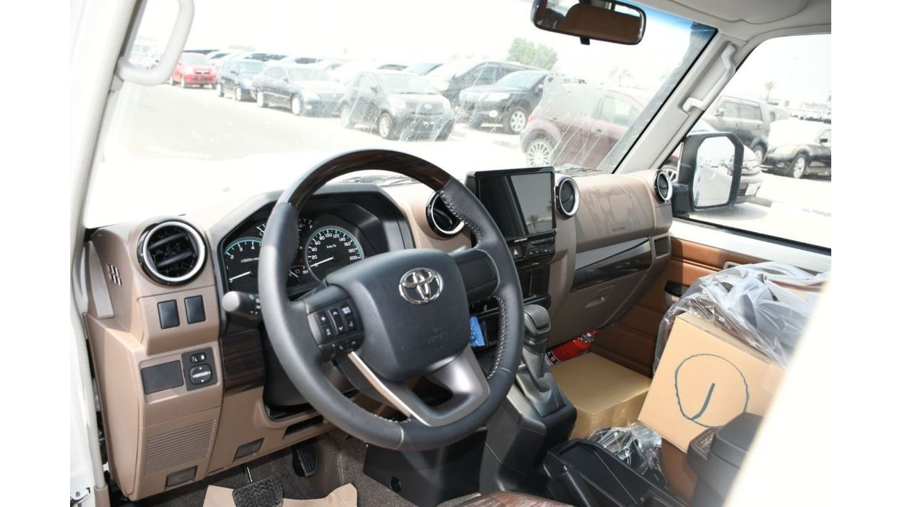 تويوتا لاند كروزر 70 LX 4.0L V6 Petrol Automatic