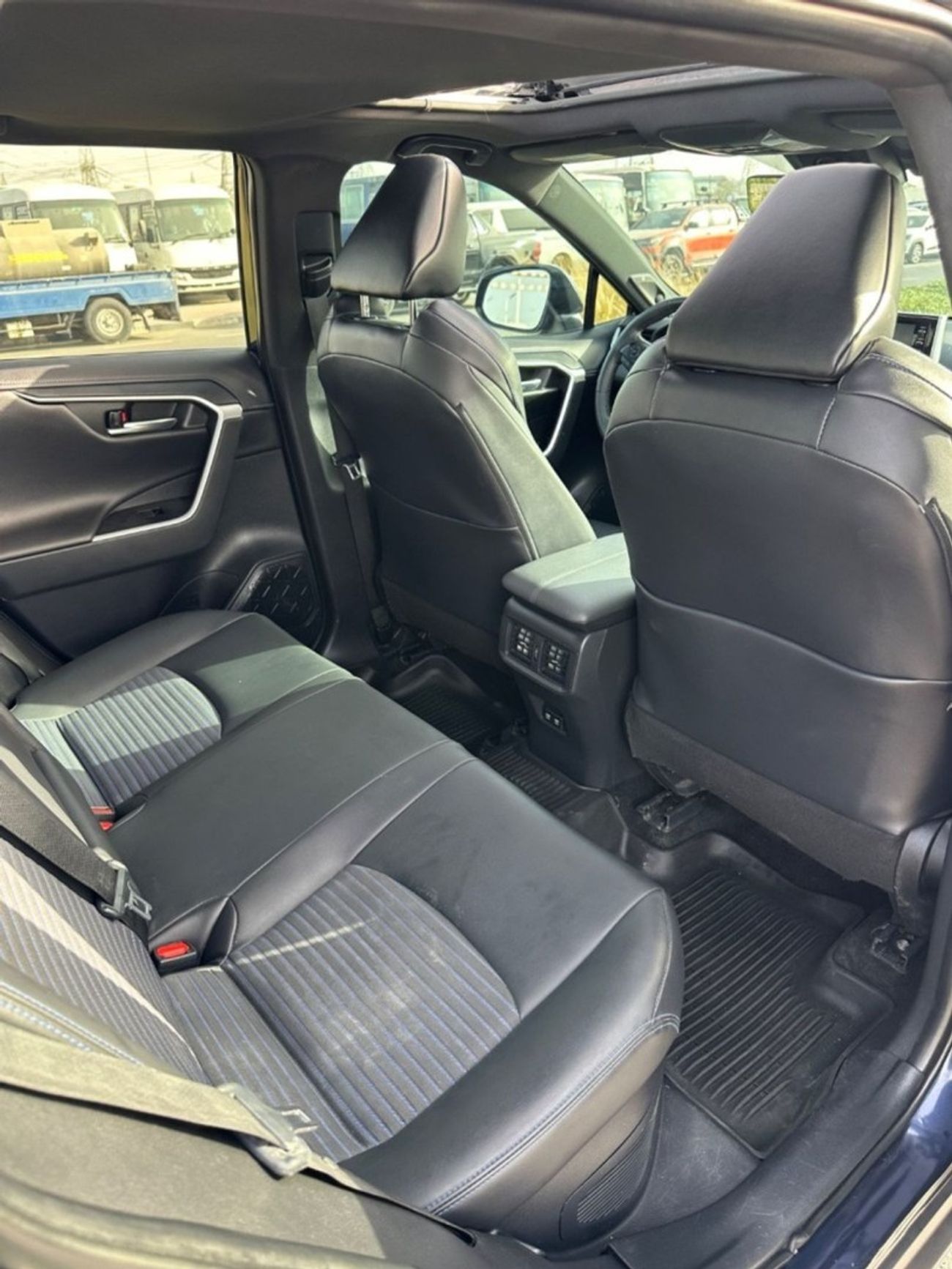 تويوتا راف ٤ Hybrid XSE, sunroof,leather seats, push start Full Option