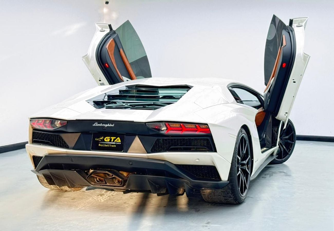 Lamborghini Aventador 2017 Lamborghini Aventador S Roadster, Lamborghini Service History, Excellent Condition, GCC