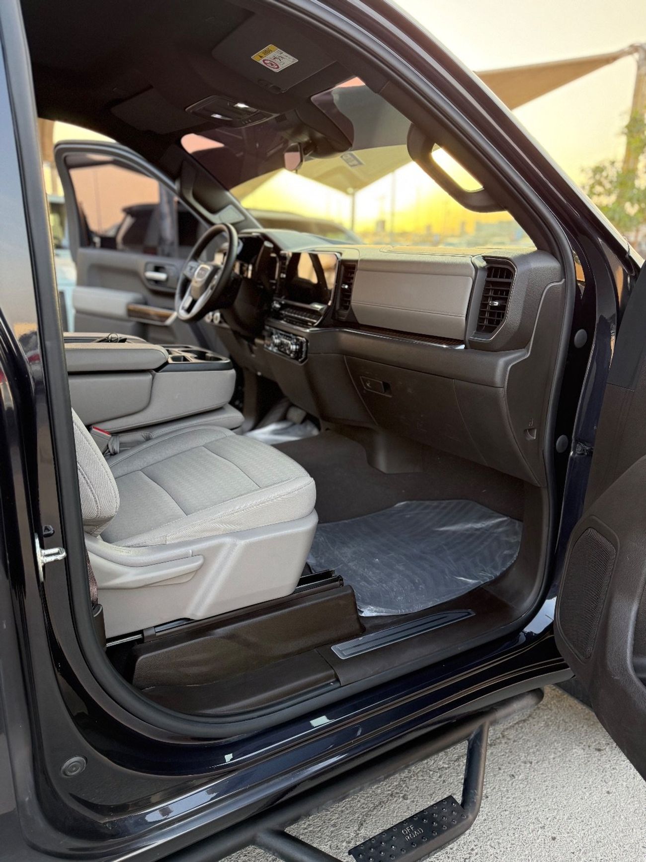 جي أم سي سييرا 5.3L V8 SLT Crew Cab (AWD)