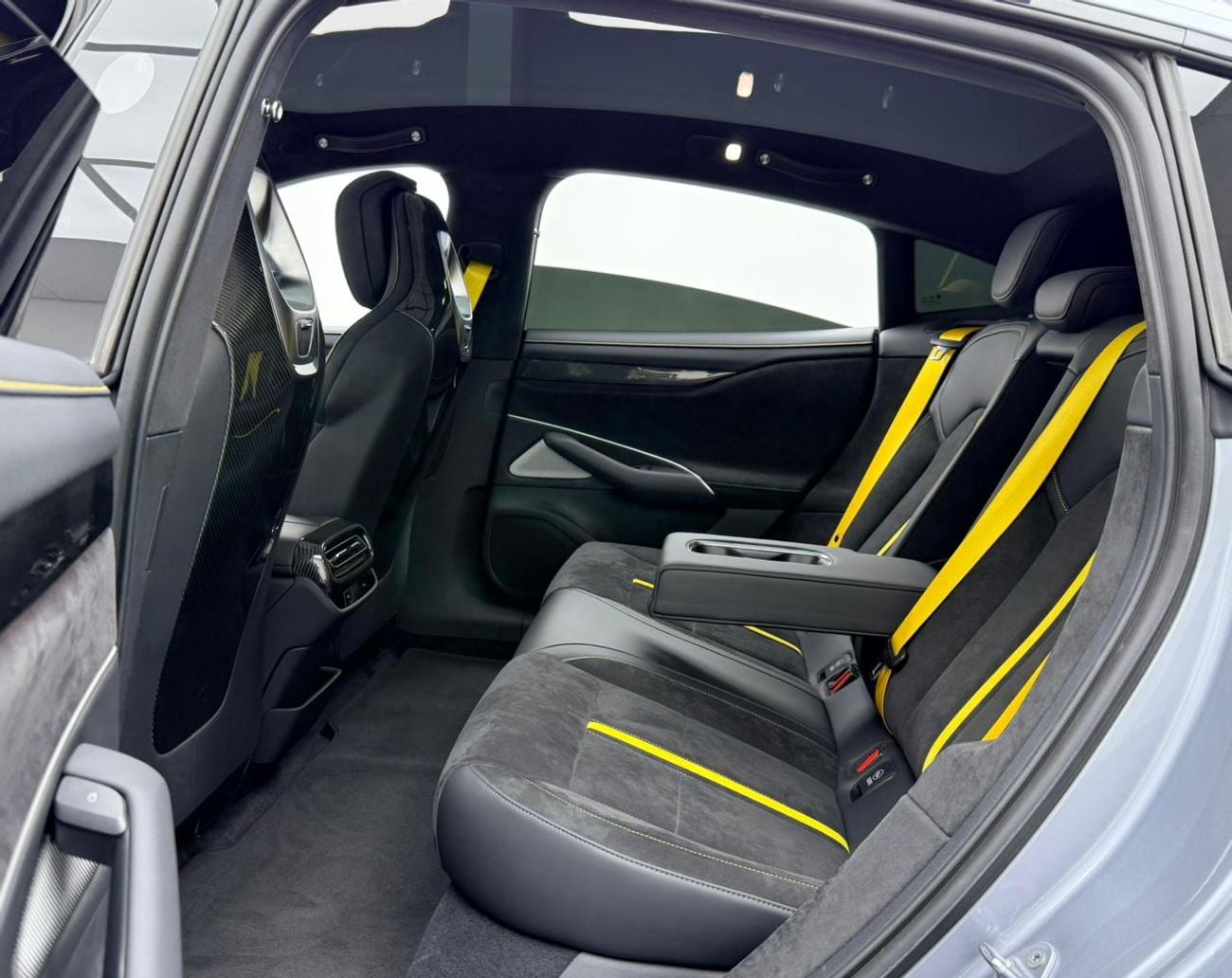Xiaomi SU7 Max AWD 2025 Xiaomi SU7 Ultra, Warranty, Excellent Condition ,Full Carbon Spec