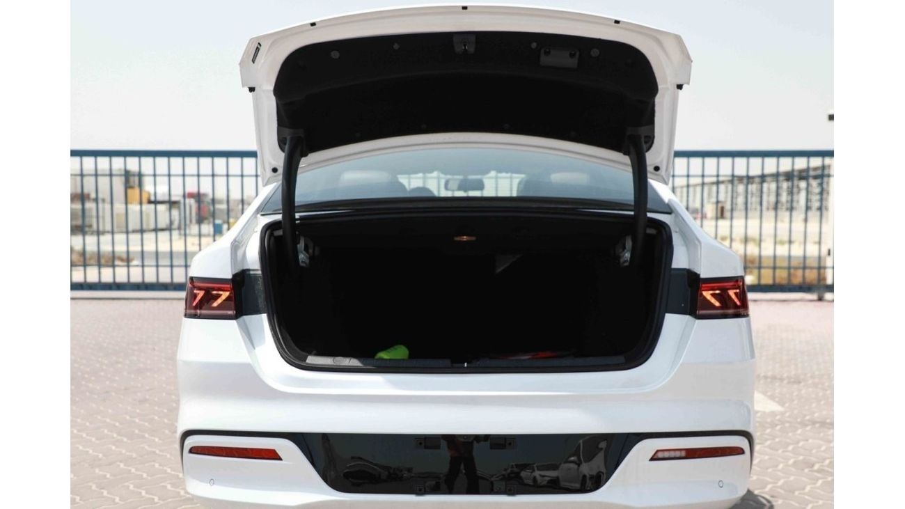 بي واي دي كين بلاس 2024 BYD Qin Plus DM-i Honor Lead 1.5 plug-in Hybrid - أبيض من الداخل بني | للتصدير فقط