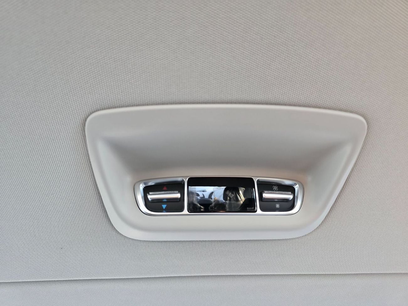 مرسيدس بنز V 300 Mercedes Benz V-Class V300 Style  2.0l Minivan 4*2 5Doors Black Color 2025 Model