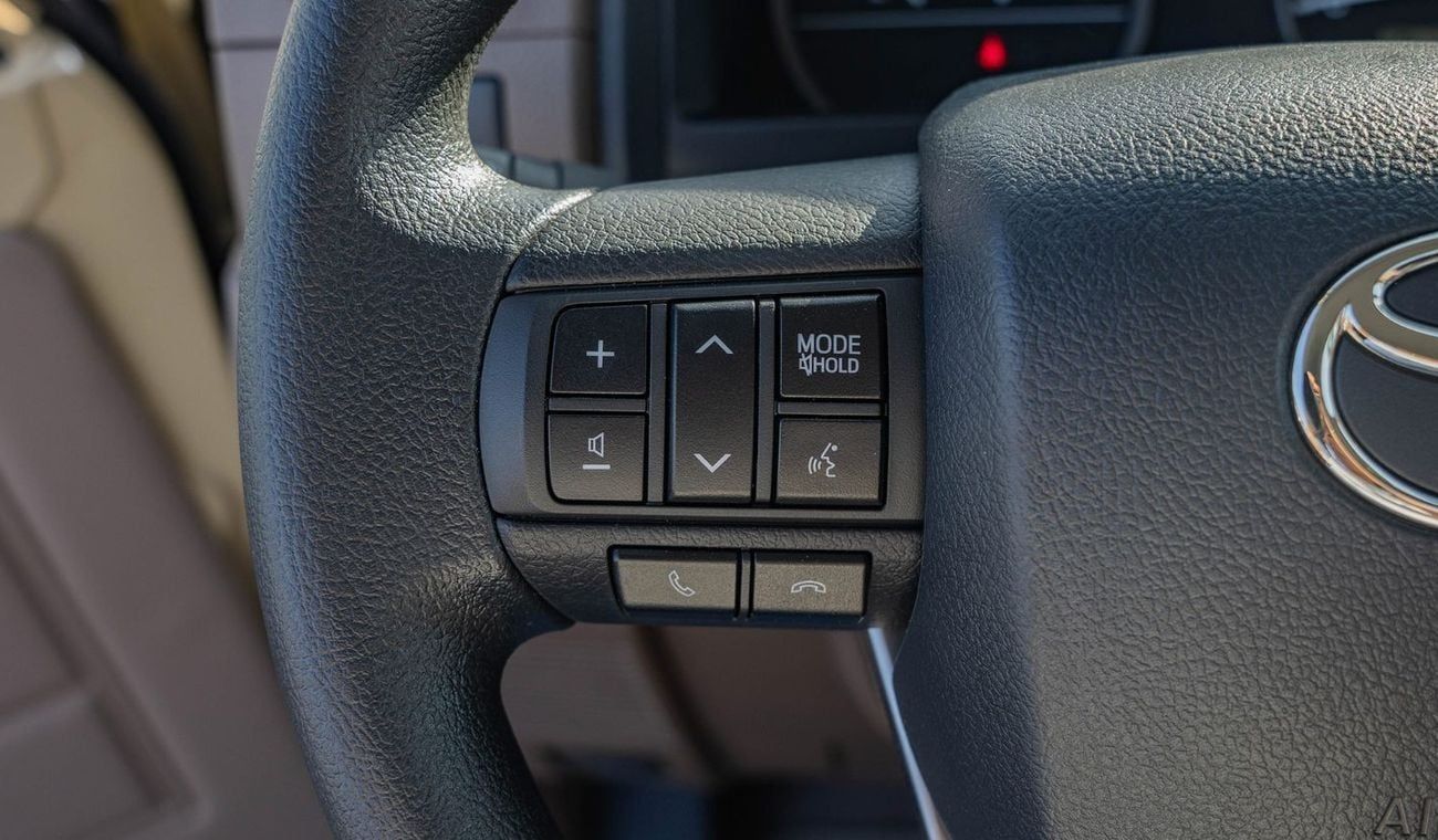 تويوتا لاند كروزر بيك آب 2025 Toyota Land Cruiser LC 79 SC 4.0L AT Petrol Basic with Fridge (Beige)