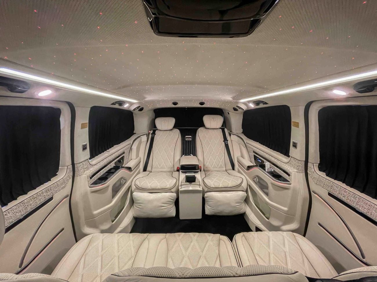 مرسيدس بنز V 300 Built by Barugzai – V300 2025 | Exclusive 1 of 5 | Additional AC