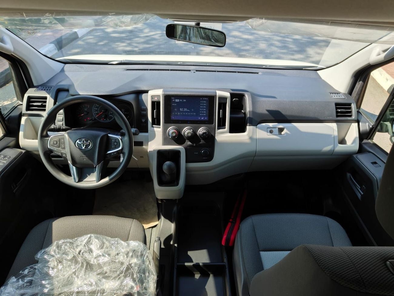 تويوتا هاياس 2026 Toyota Hiace DX 13-Seater 3.5L V6 Petrol M/T (3-Point Seatbelts) For Local