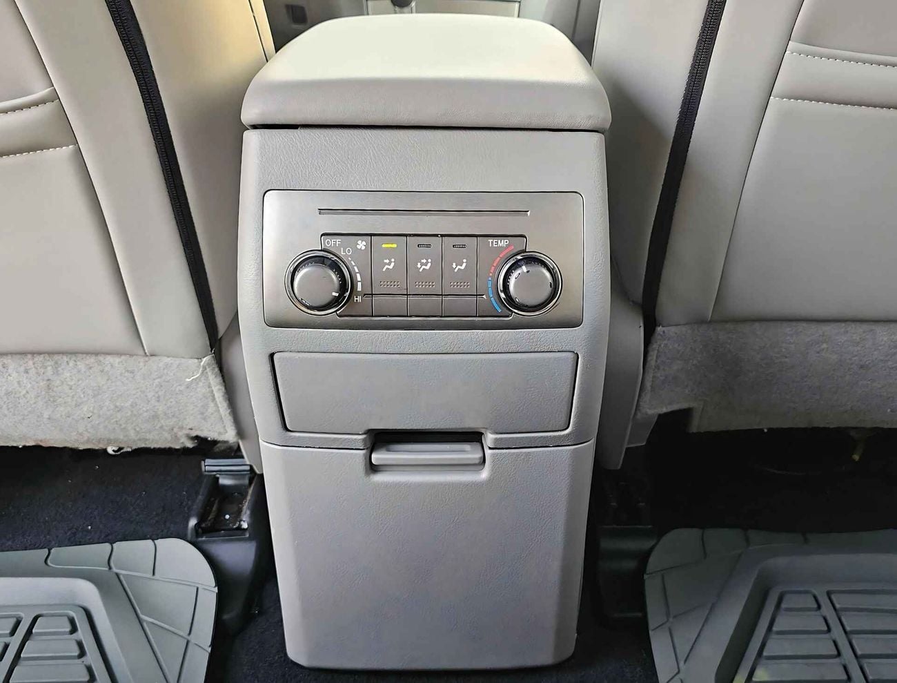 تويوتا هايلاندر BASE/ V6 AWD/ ELECTRIC AND LEATHER SEATS/ DVD REAR CAMERA/ LOT# 50303