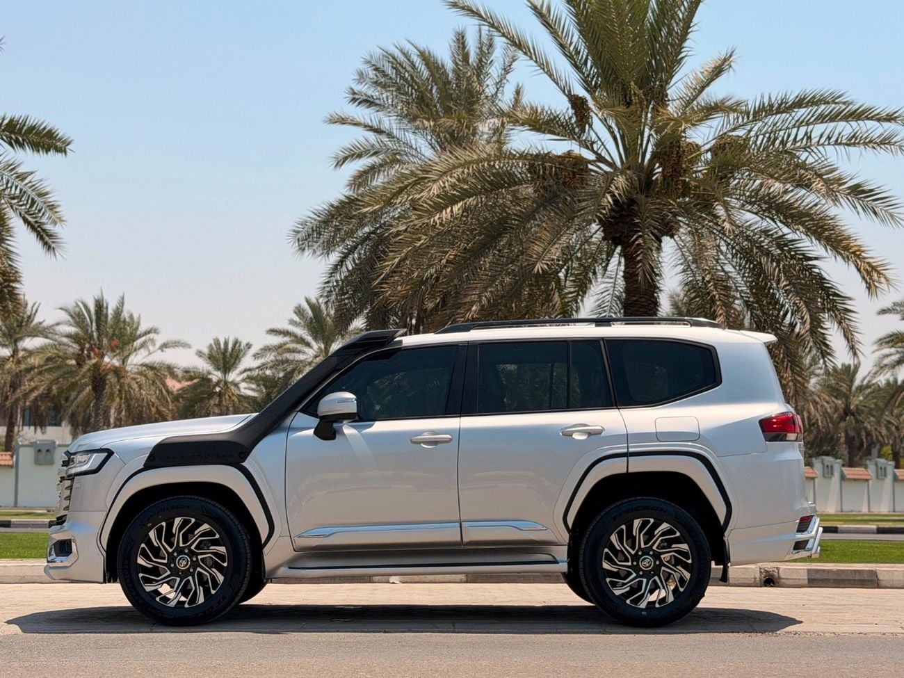 Toyota Land Cruiser VXR