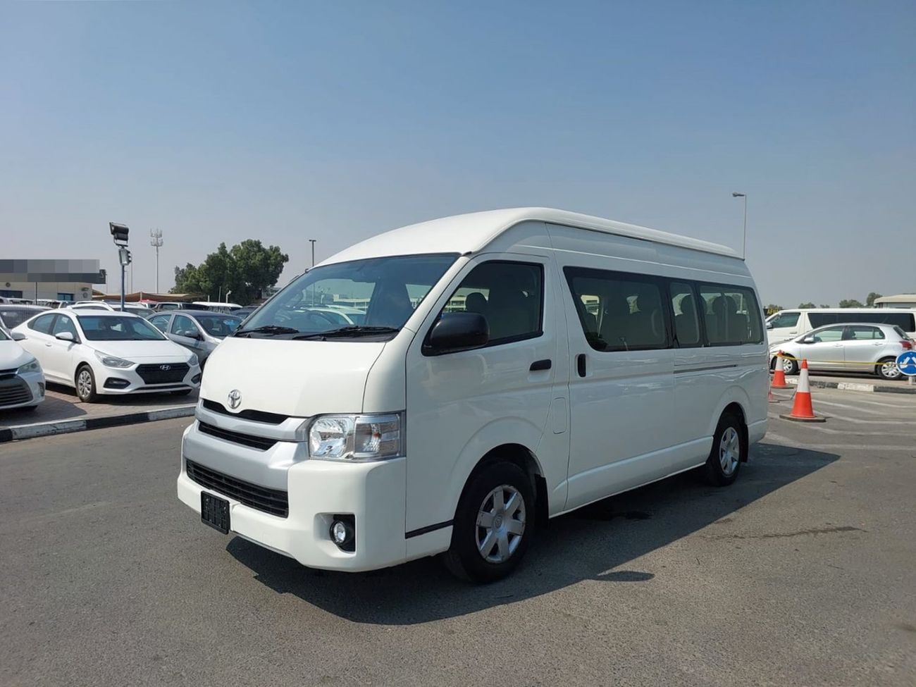 Toyota Hiace TOYOTA HIACE COMMUTER VAN RHD 2017 MODEL 2.7 L PETROL AUTOMATIC(PM77975)