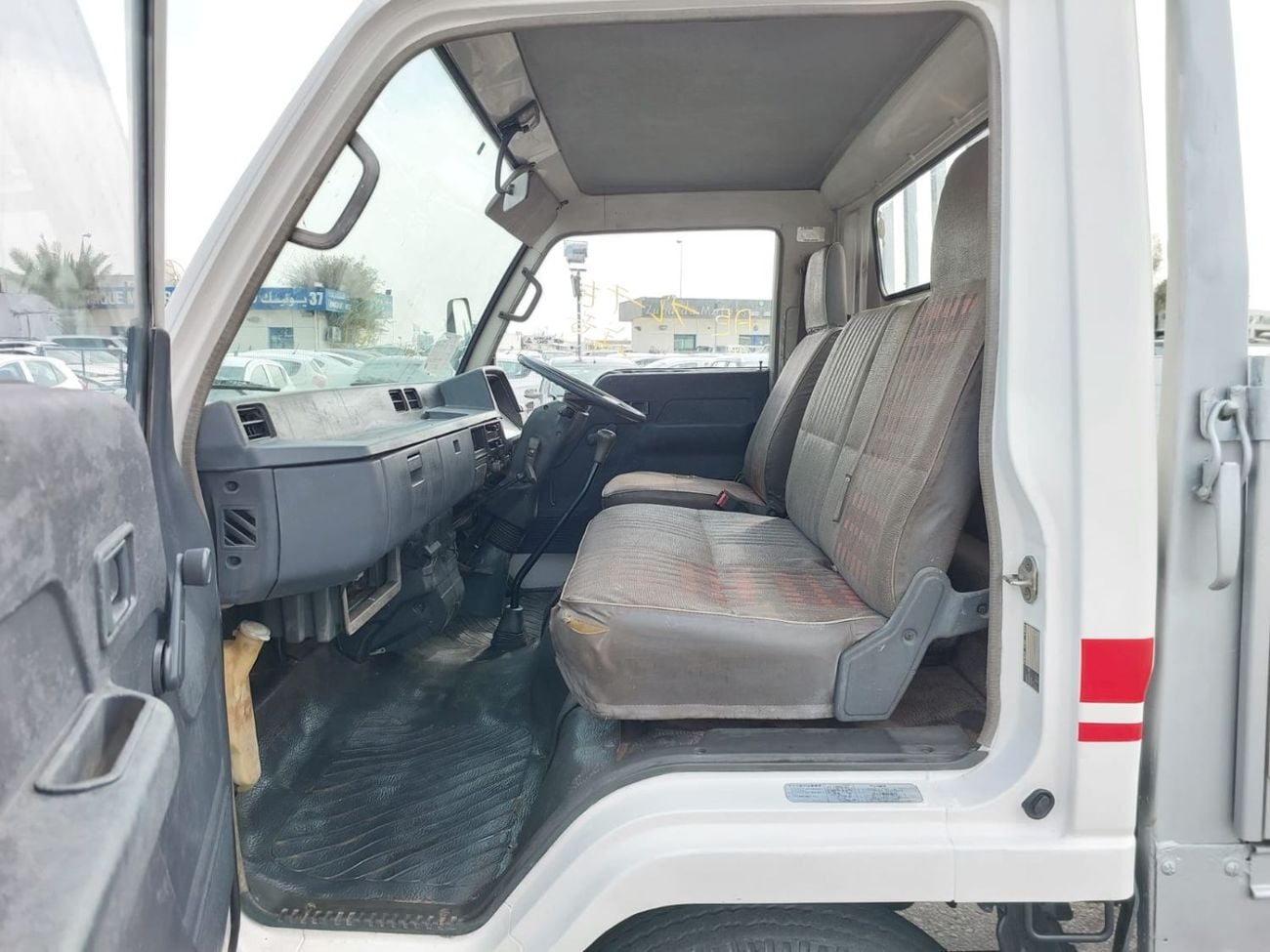 ميتسوبيشي فوسو كانتير (RAMADAN OFFER) MITSUBISHI CANTER TRUCK RHD 1988 MODEL 3.6 L DIESEL MANUAL(PM23190)