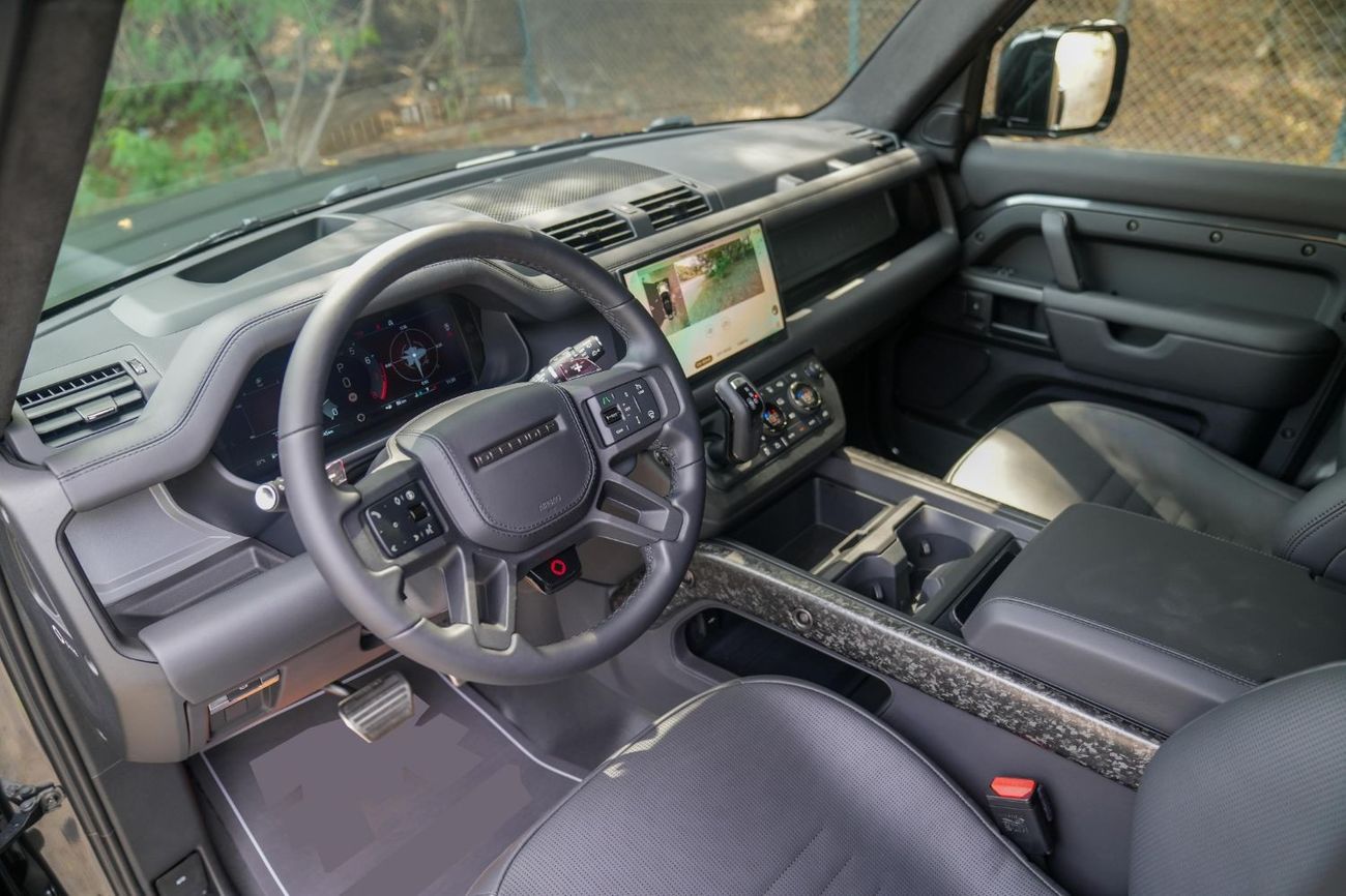 Land Rover Defender 2025 Land Rover Defender 110 P635 Octa Edition One (Gray)