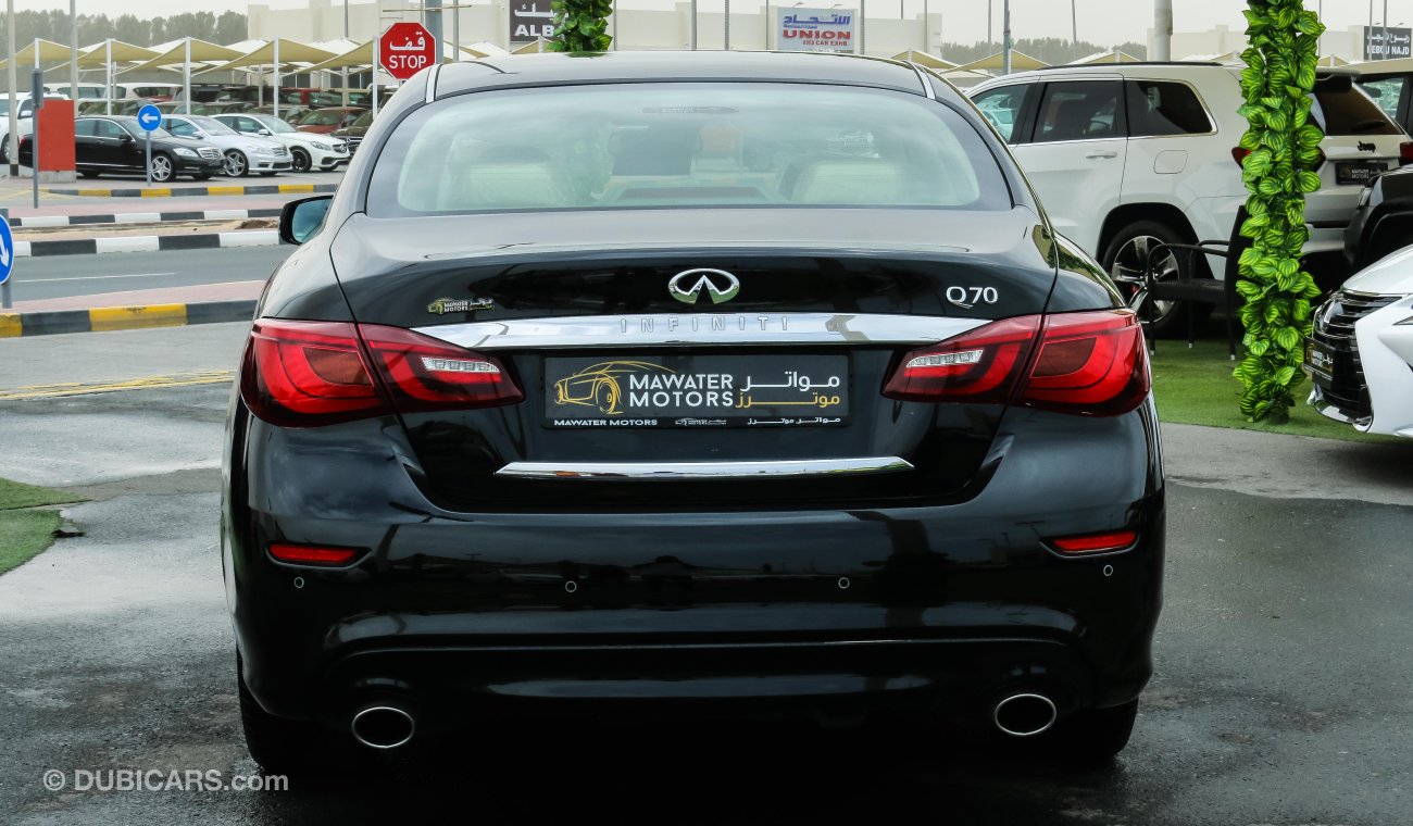 Infiniti Q70