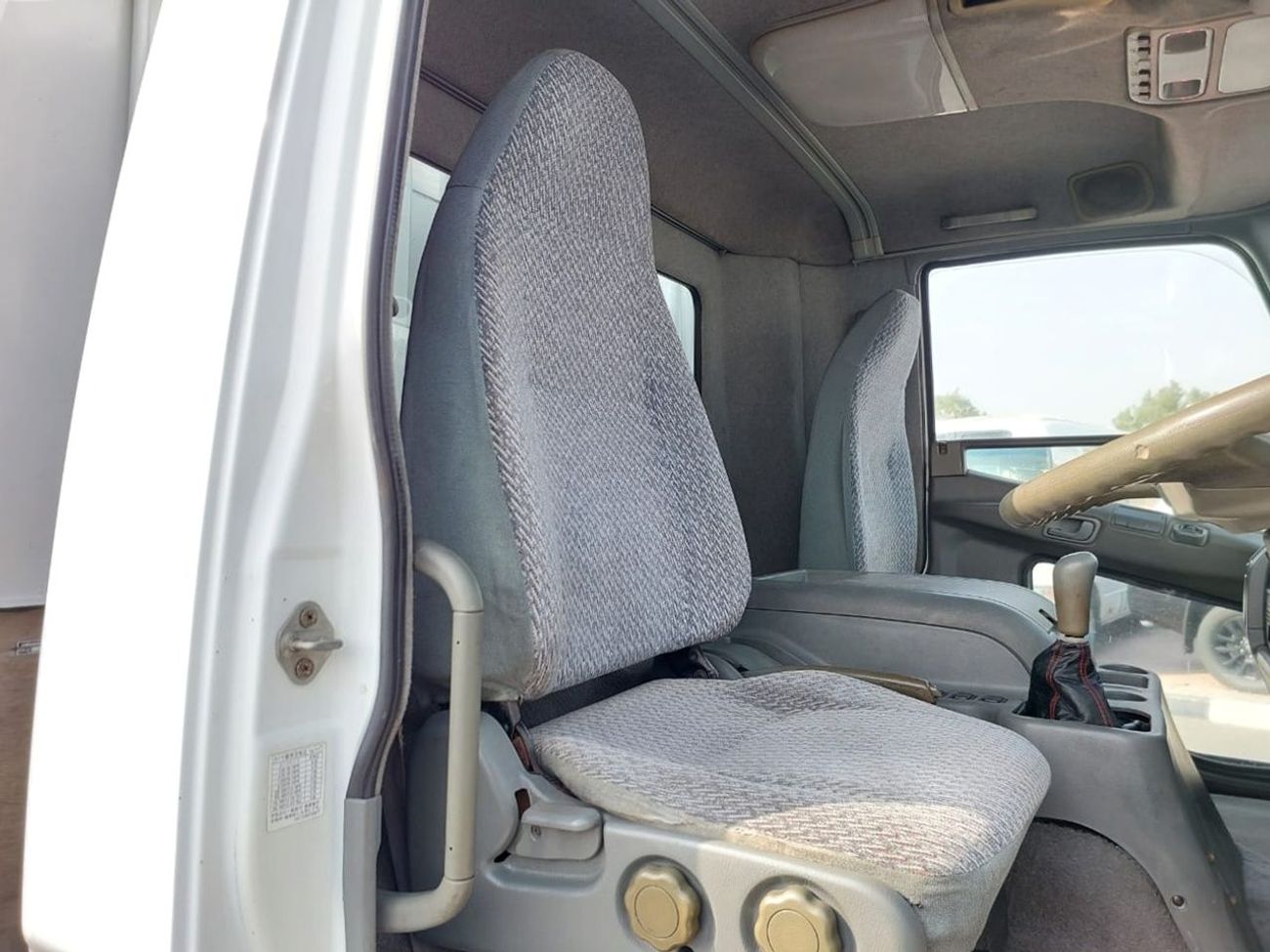 Mitsubishi Fighter MITSUBISHI FIGHTER TRUCK RHD 1998 MODEL 8.2 L DIESEL MANUAL(PM40025)