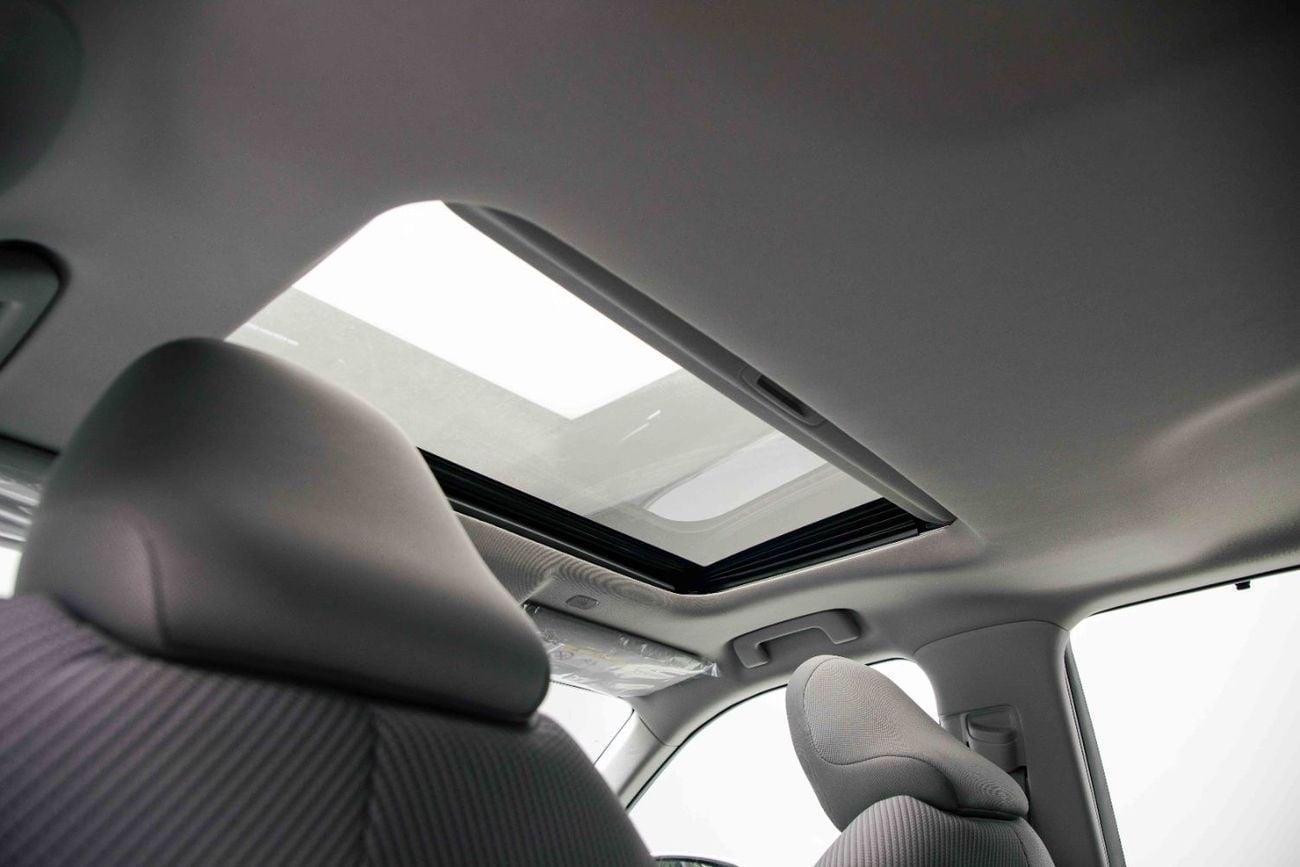تويوتا هايلاندر GLE 2.5L Hybrid - Platinum White Pearl Inside Grey | Export Only