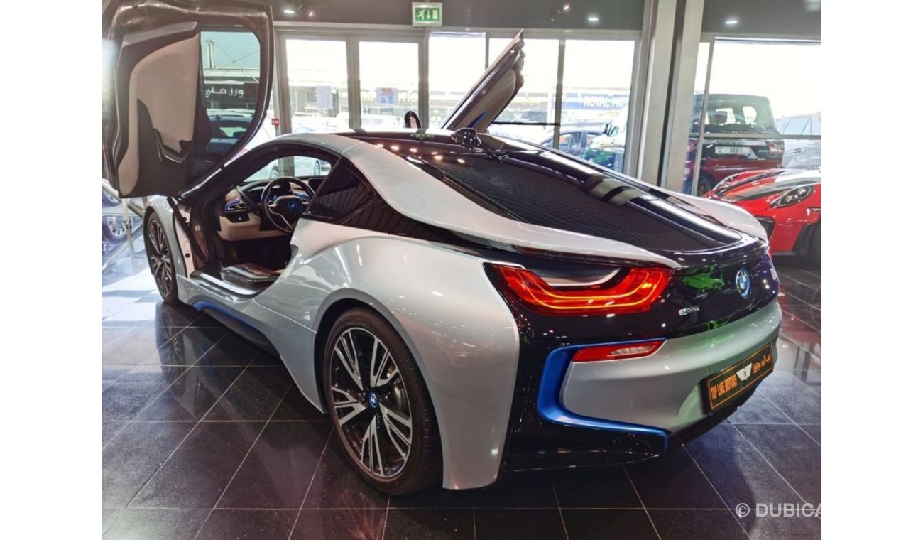 بي أم دبليو i8