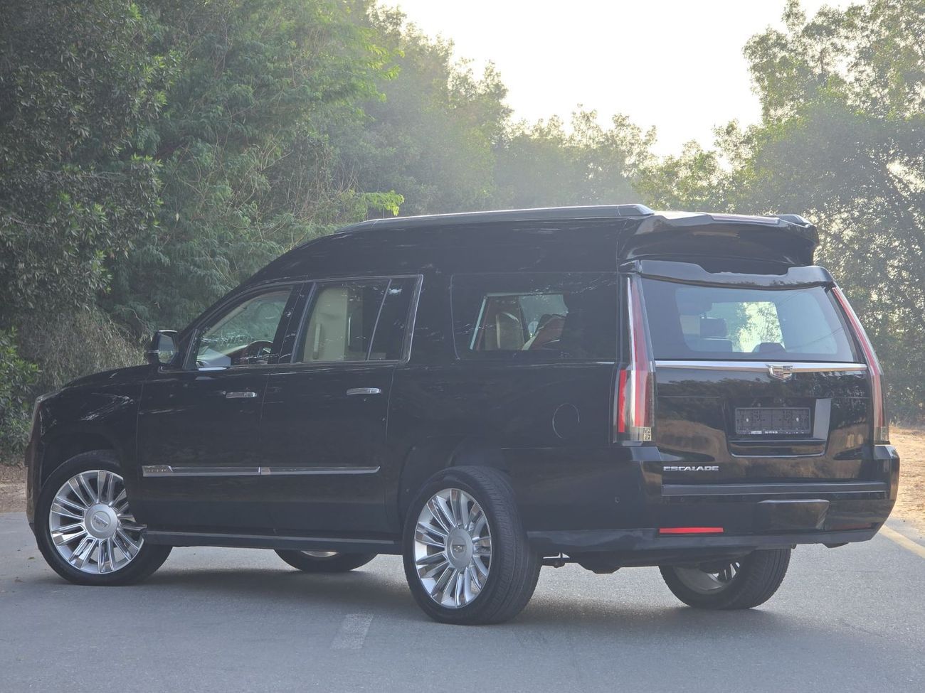 Cadillac Escalade ESV Platinum 6.2L ESCALADE ESV PLATINUM 2018 GCC VIP SEATS // TV // LOW MILEAGE // PERFECT CONDITION