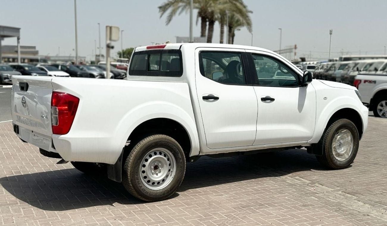 Nissan Navara 2.5D XE D23 4X4 DC PLUS MT