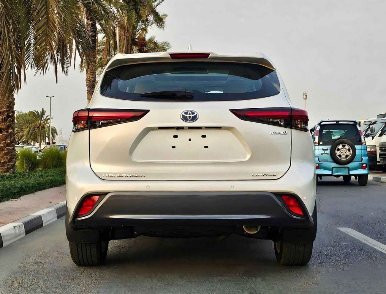 Toyota Highlander LIMITED HYBRID || 2.5L V4 HEV | RADAR | PANORAMIC ROOF | HEADS UP DISPLAY (CODE # HLTDO)