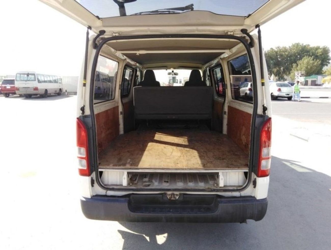 Toyota Hiace TOYOTA HIACE RIGHT HAND DRIVE (PM1106)