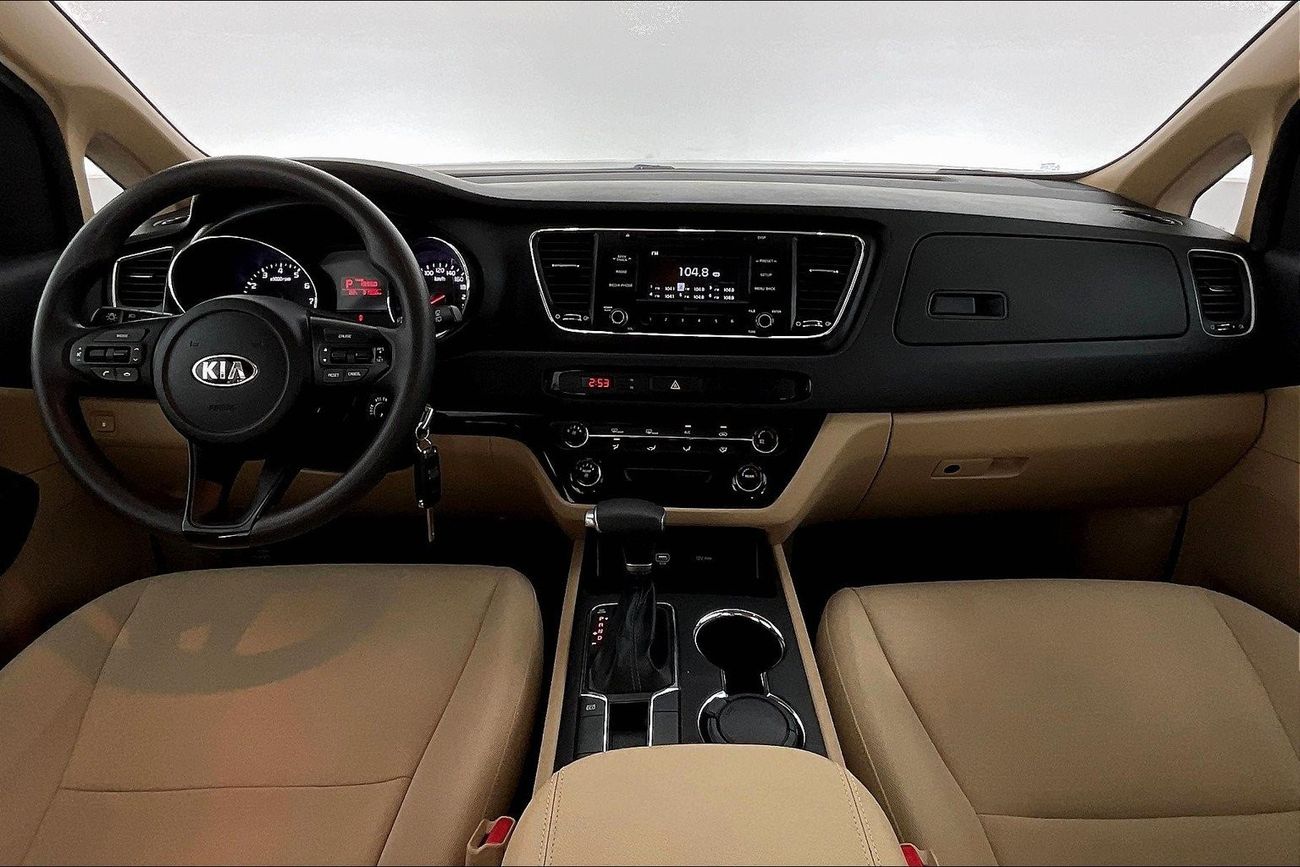 كيا كارنيفال LX