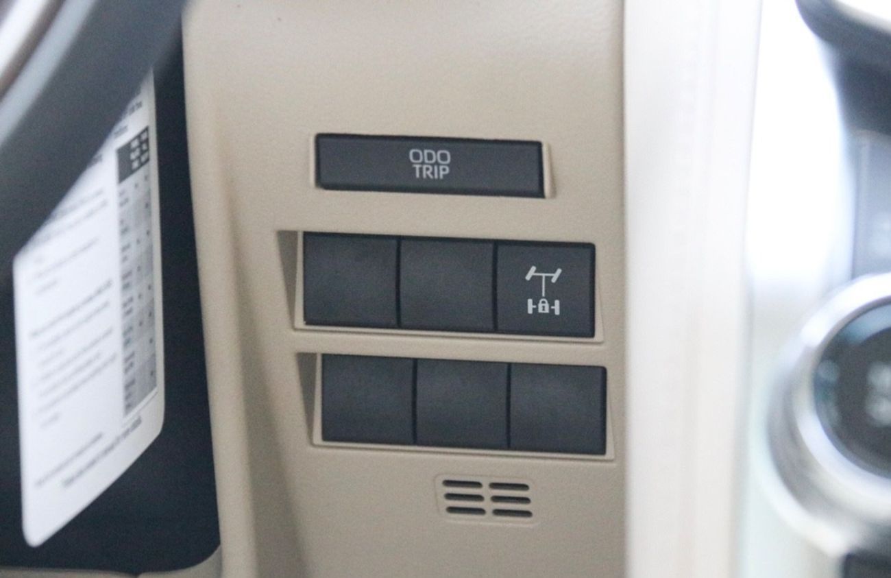 Toyota Land Cruiser GXR 3.5L