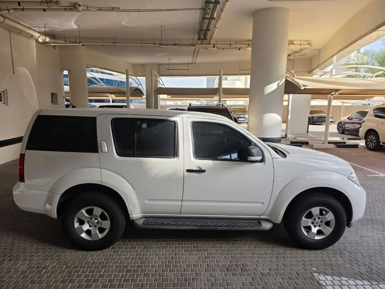 Nissan Pathfinder CLASSIC XE Nissan Pathfinder 2015 GCC specs