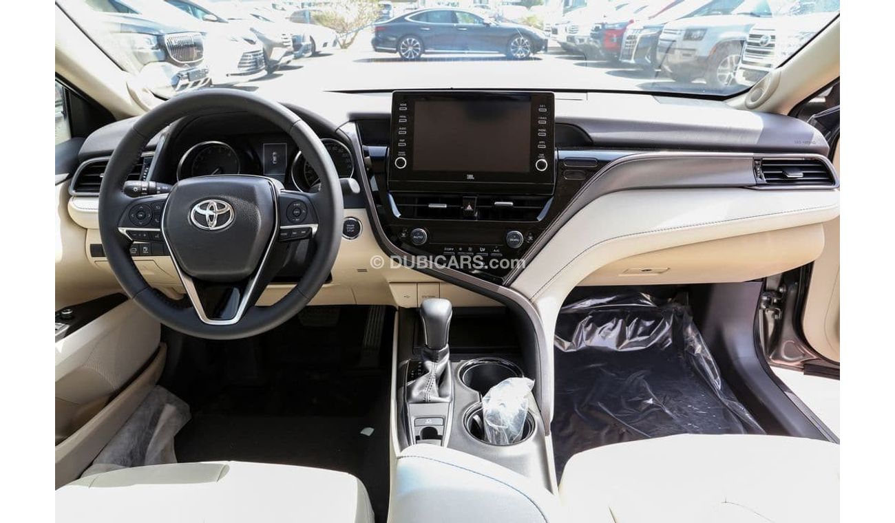 تويوتا كامري 2.5L GLE PET A/T - 23YM -  w/SUNRF - SIL_BEIG (EXPORT OFFER)