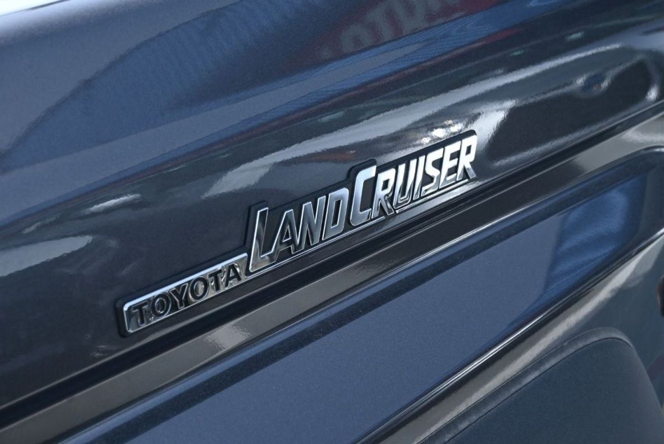 Toyota Land Cruiser Pick Up Toyota Land Cruiser Pickup, 70 series, 4.5L Turbo V8 Diesel, Manual Gear, Double Cabin, Model 2024