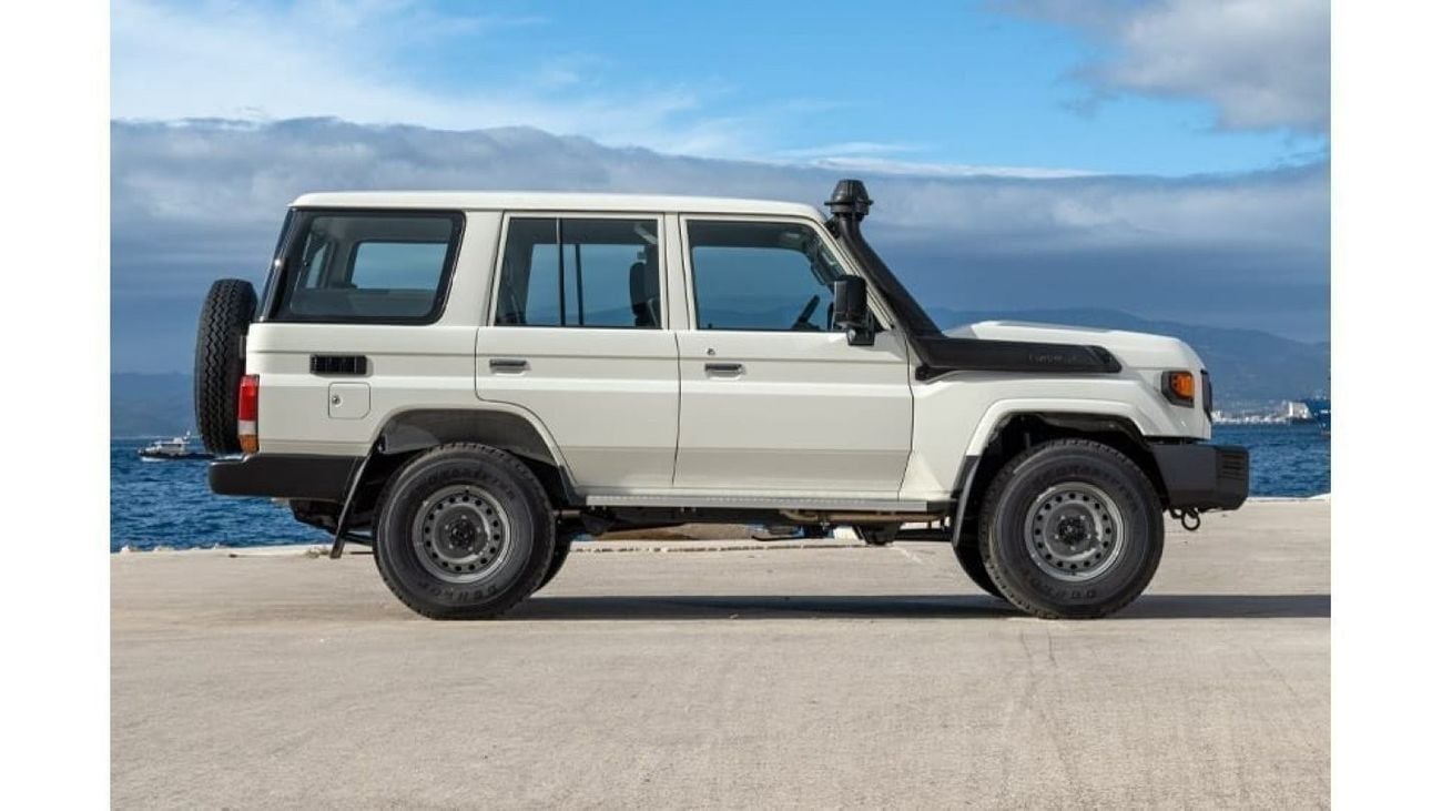 تويوتا لاند كروزر 70 Land Cruiser Hard Top LC76 4.2L 5door Diesel V6 2024 0KM
