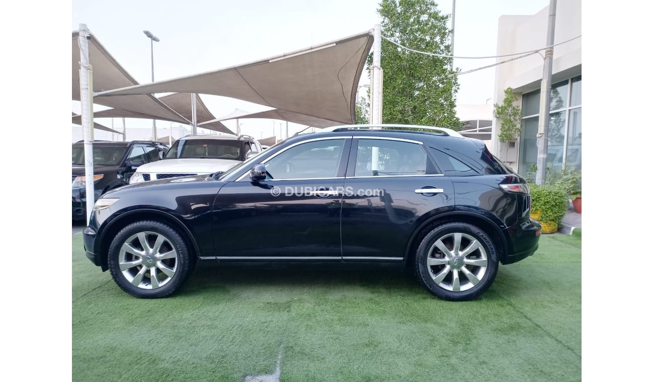 Infiniti FX35 2006 Gulf model, leather hatch, cruise control, sensor wheels, in excellent condition