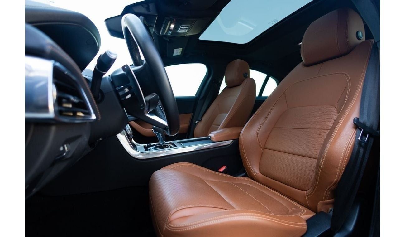 Jaguar XE R-Dynamic SE 2.0L (250 HP) Jaguar XE P250 R-Dynamic SE 2020 GCC under Agency Warranty with Flexible