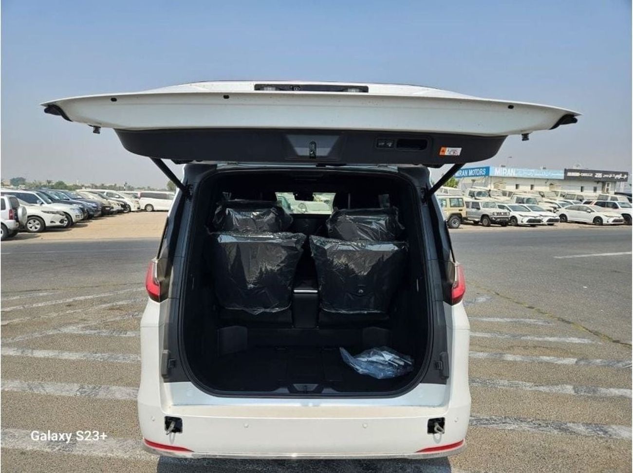 Lexus LM 350h LEXUS LM350H VIP 2024 2.5L AWD