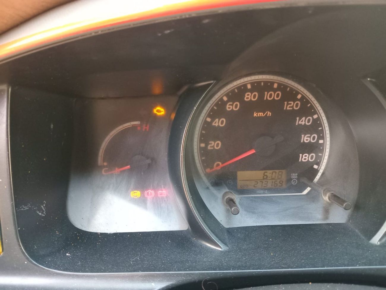 تويوتا هاياس 2.5L DIESEL 13 SEATER MANUAL TRANSMISSION