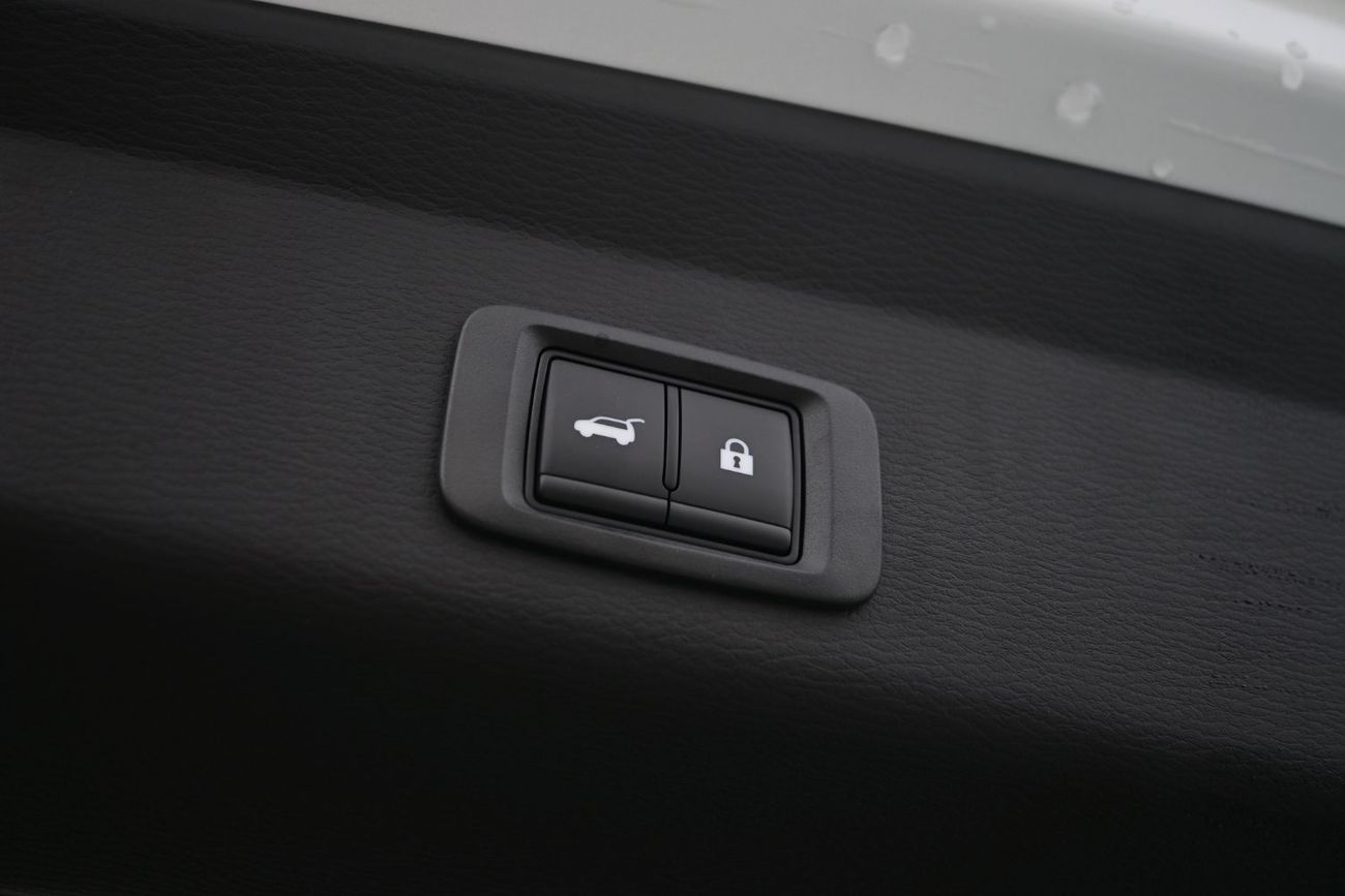 ميتسوبيشي آوتلاندر Mitsubishi Outlander Hi-Line 2.5L Petrol 4WD, Model 2026, Color White