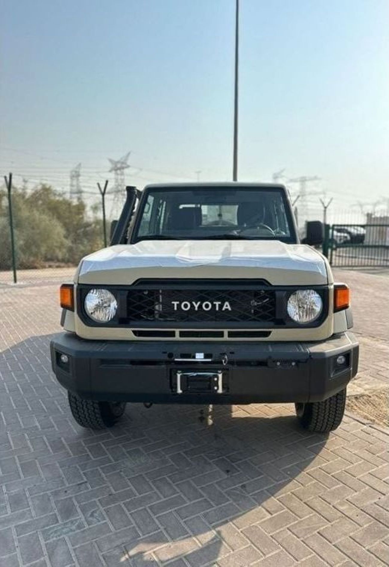تويوتا لاند كروزر بيك آب Toyota Land Cruiser Pickup LC79 Double Cabin Petrol 4.0 Model 2024