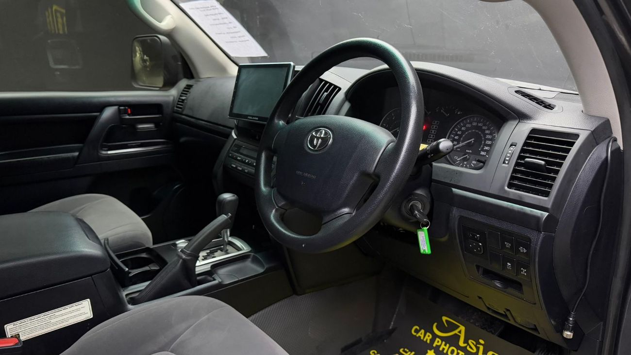 Toyota Land Cruiser 4,5 Liter Diesel Right Hand Drive Automatic Drive Grey Color