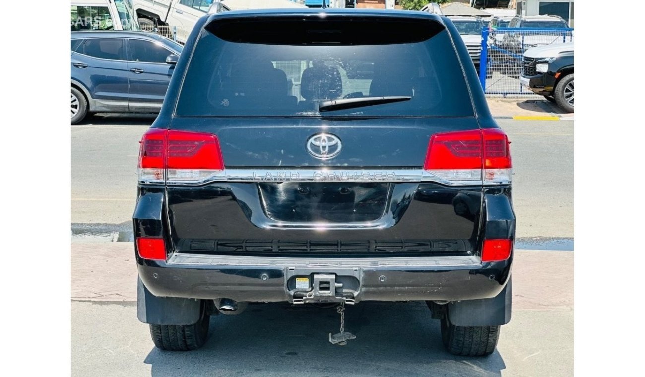 تويوتا لاند كروزر Toyota Landcruiser RHD Diesel engine model 2021 full option car very clean and good condition