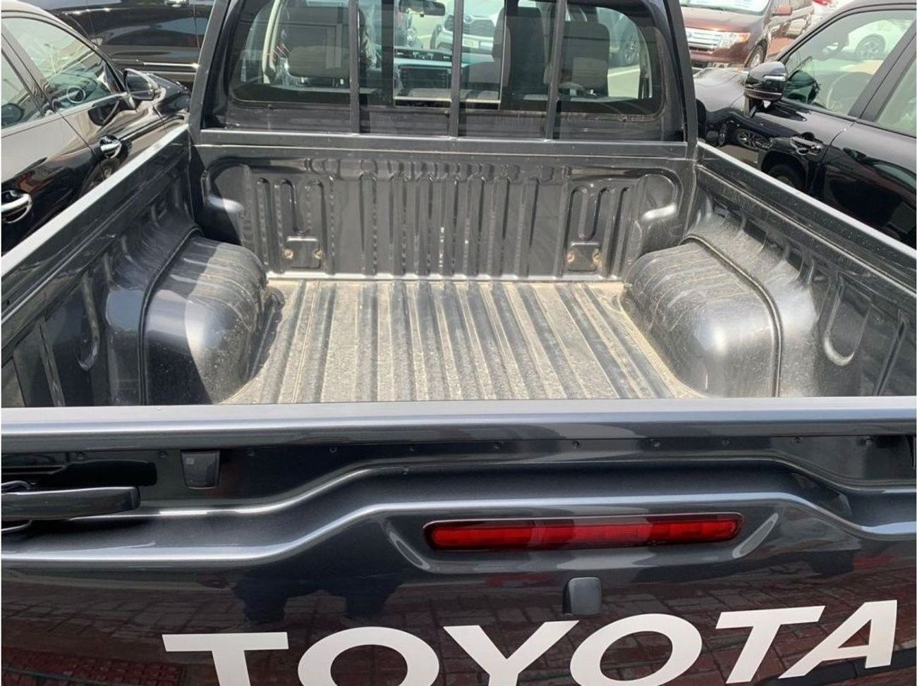 تويوتا هيلوكس TOYOTA HILUX 2.4L V4 4X4 AT FULL OPTION WITH PUSH START