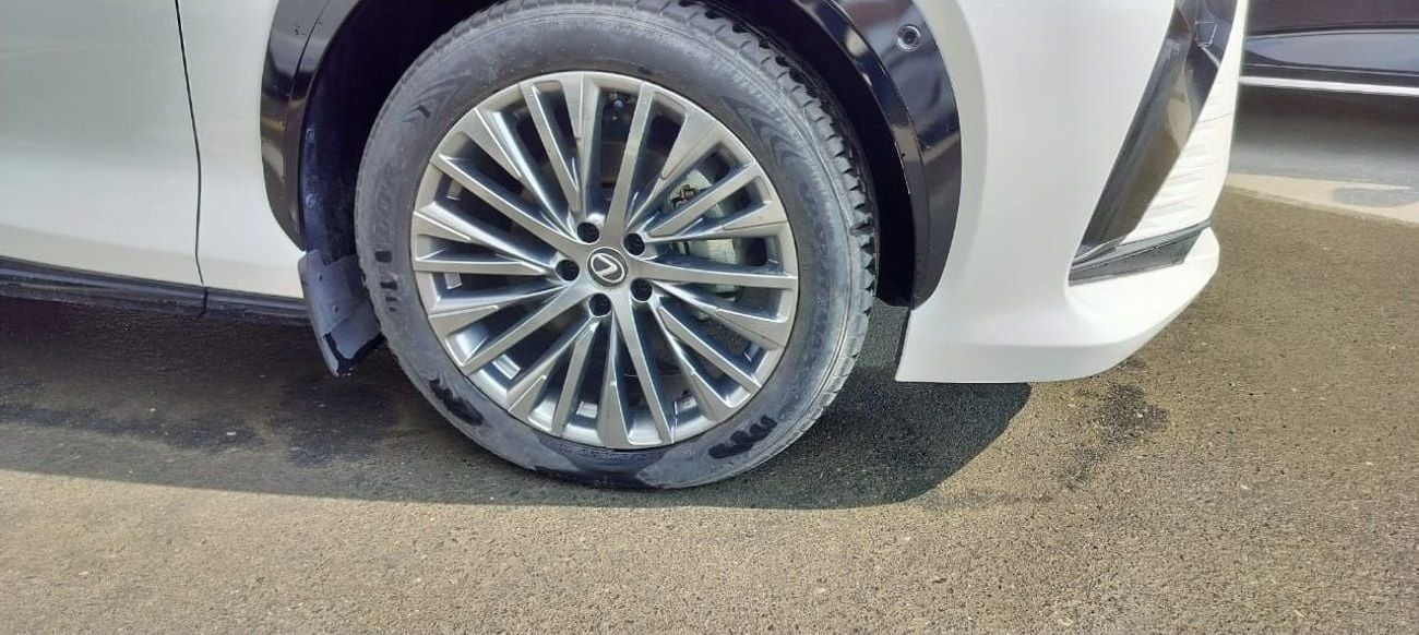 Lexus RZ 450e LEXUS RZ 450e FULLY ELECTRIC CAR