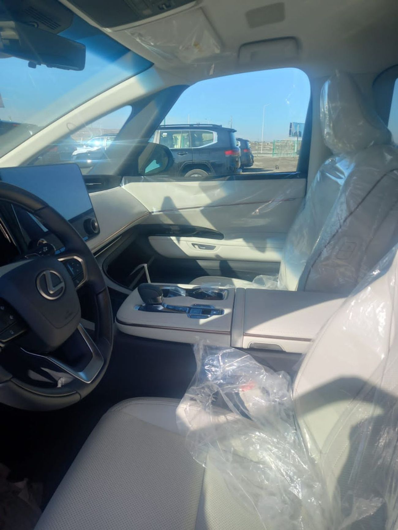 Lexus LM 350h HYBRID 7 SEATER AUTOMTIC TRANSMISSION ( FOR RE EXPORT ONLY )