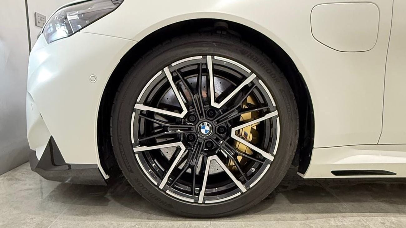 BMW M5 G90 - GCC Specs with dealer warranty and service