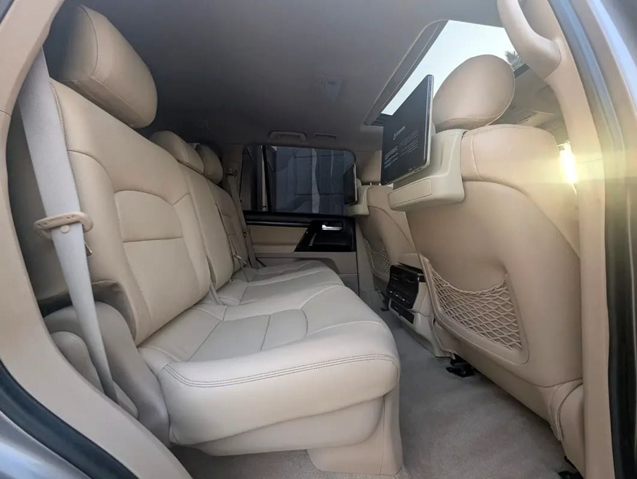 Toyota Land Cruiser VXR Facelifted With Interior and Exterior GCC Specs | Well Maintained