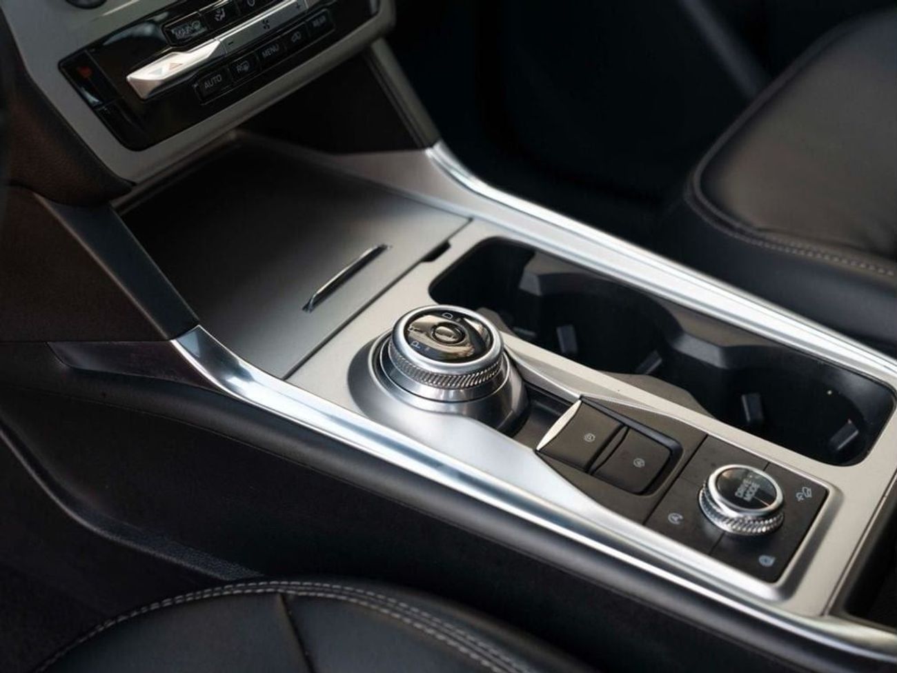 Ford Explorer XLT 200A 2.3L 4WD