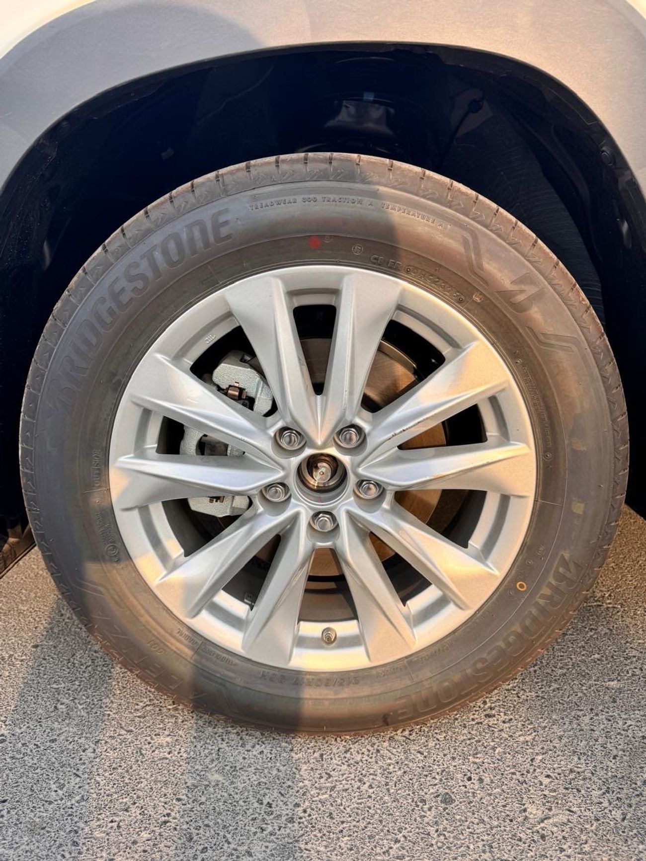 تويوتا كورولا كروس Corolla cross  1.8 L hybrid  2025 YM Sunroof  Medium option  GCC spec