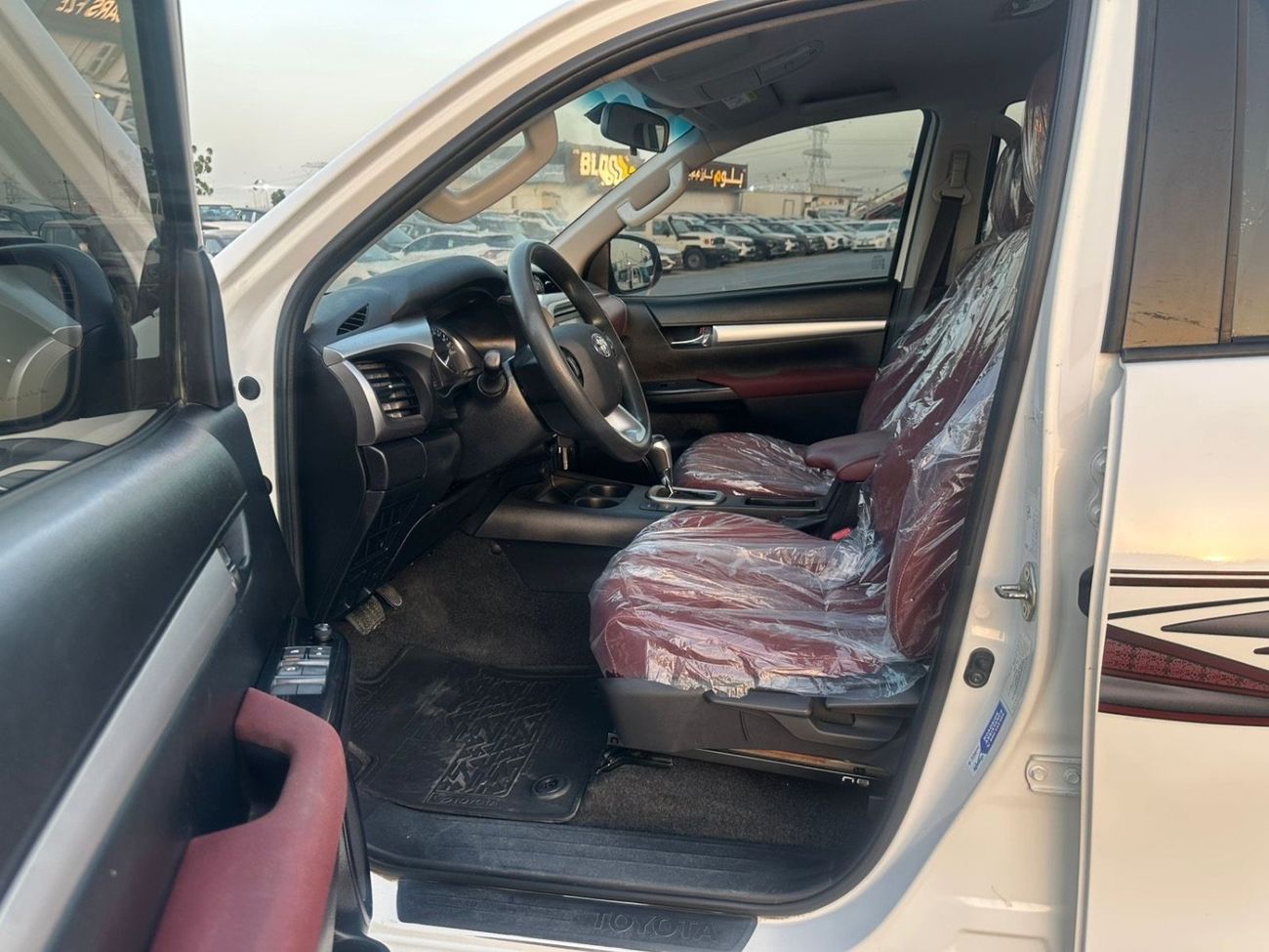 تويوتا هيلوكس GLX 2.7L Double Cab Utility A/T