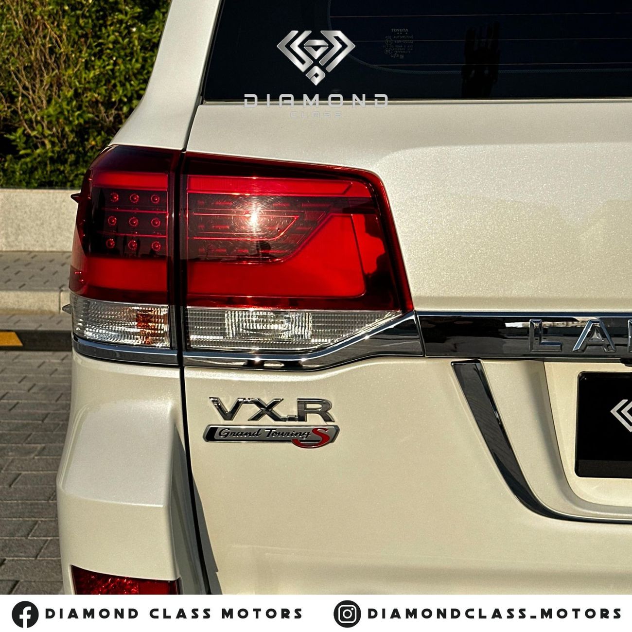 Toyota Land Cruiser Toyota Land Cruiser VXR Full option  GCC  Under Warranty  Full Service History