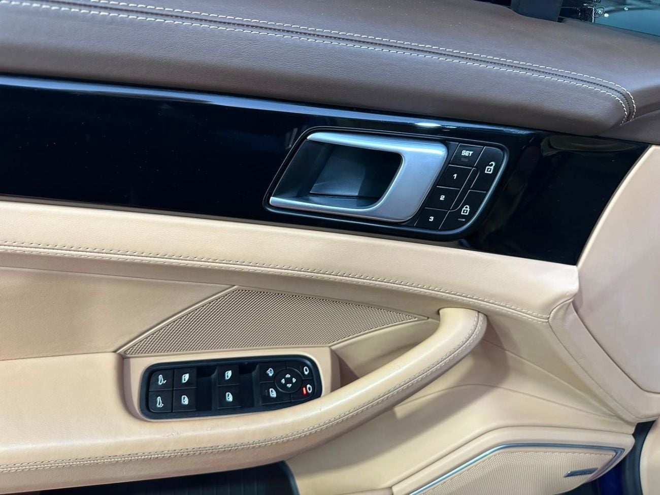Porsche Panamera 4