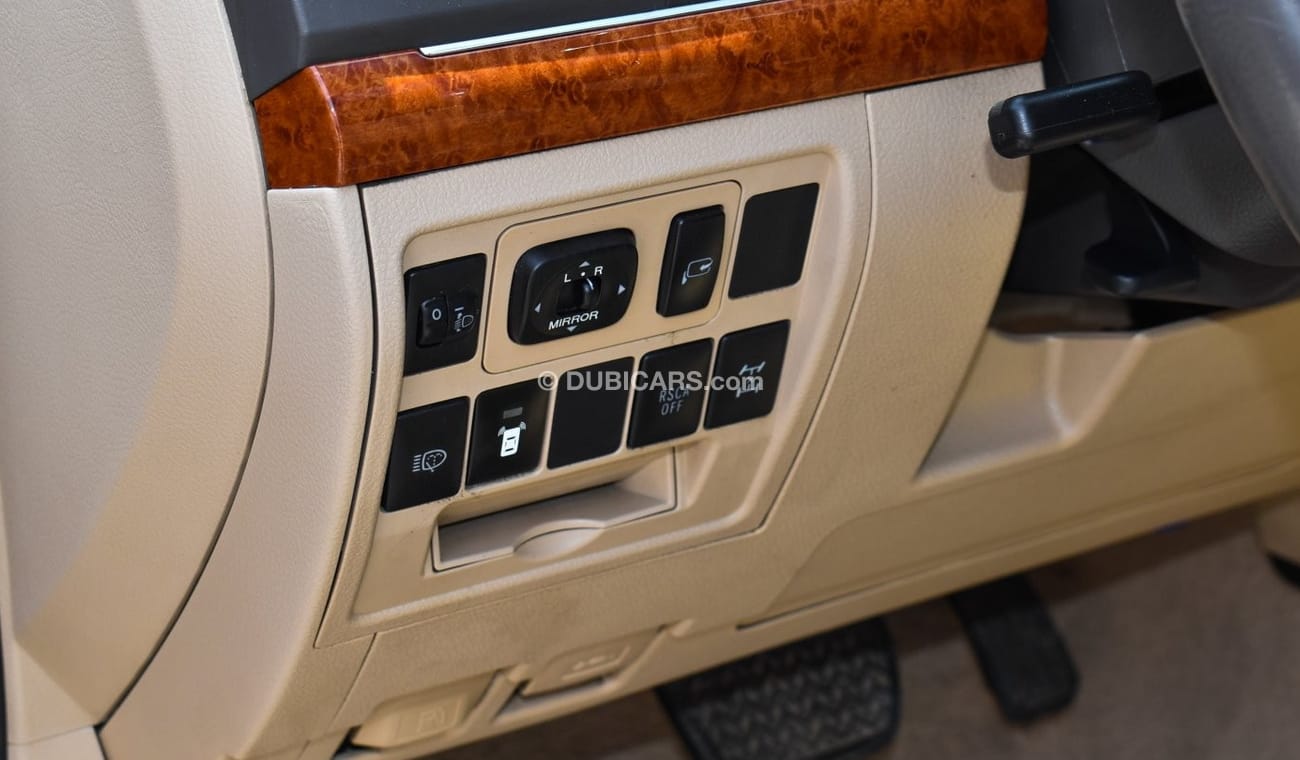 Toyota Land Cruiser GXR V6