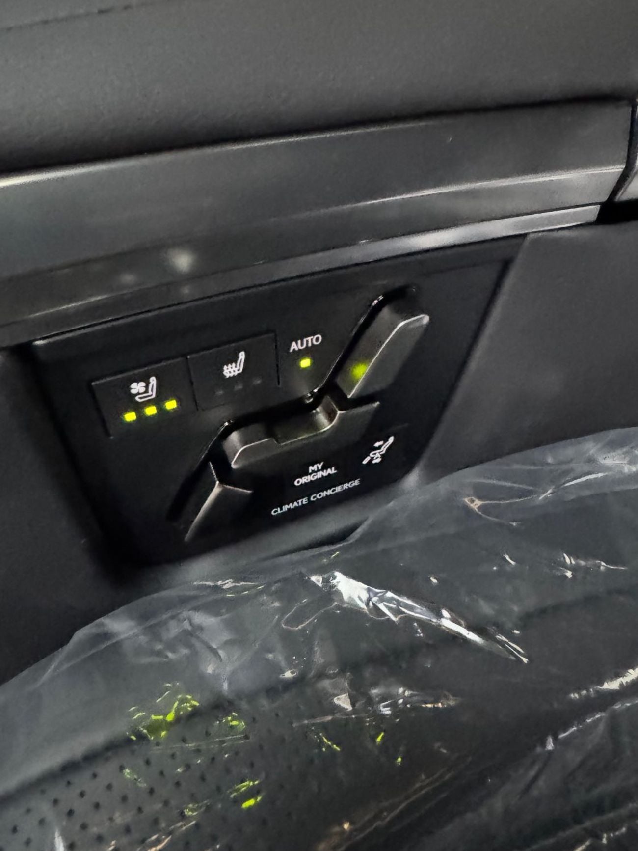 Lexus LM 350h VIP 4 SEATER